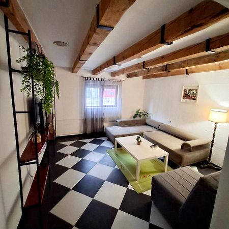 Downtown Apartment Ni Exteriör bild