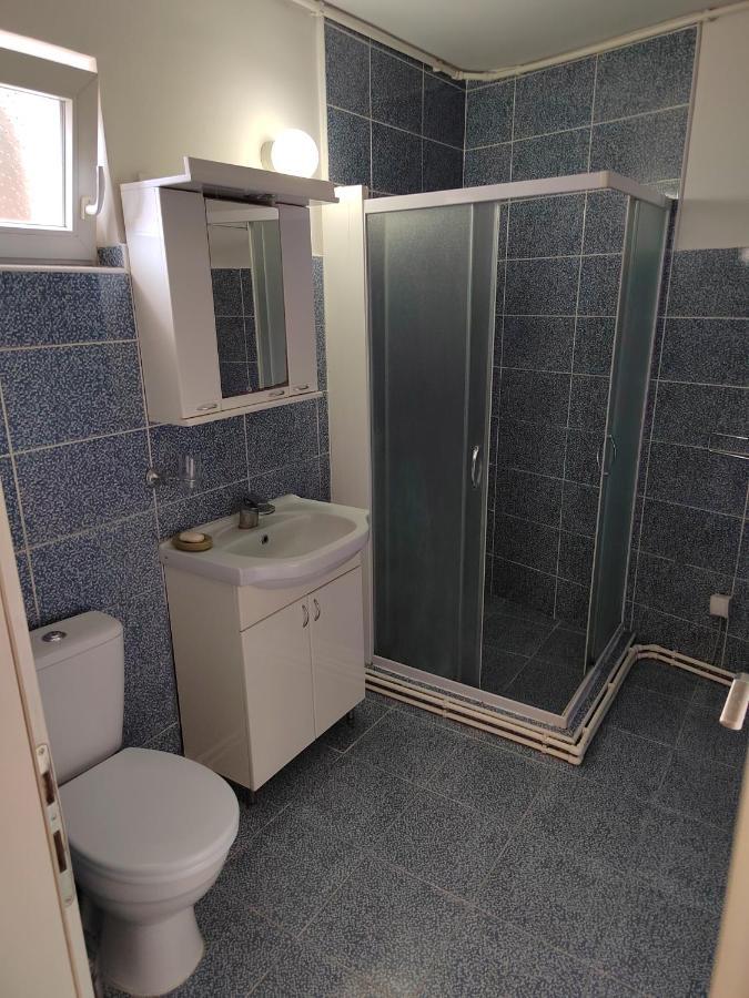Downtown Apartment Ni Exteriör bild