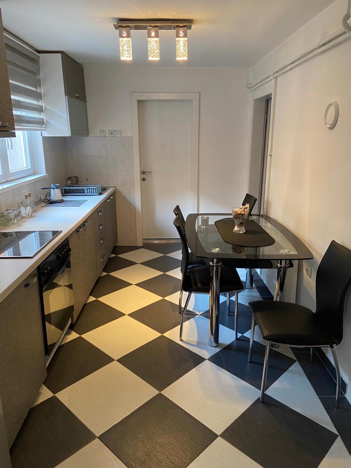 Downtown Apartment Ni Exteriör bild